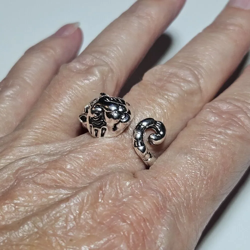 Silver Tone Tiger Head Curled Tail Adjustable Ring